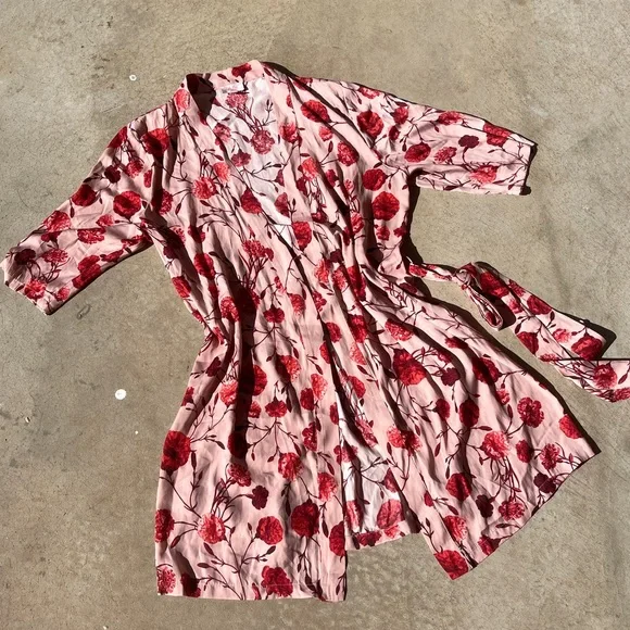 Leona Edmiston Womens Satin Floral Red Pink Robe Size L - Picture 1 of 3